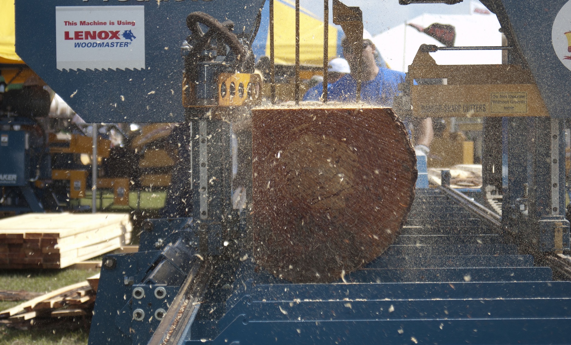 Serra_de_fita_woodmaster_in_use_alta (2).jpg